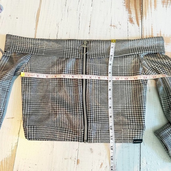 Koral Restrain Lux Off Shoulder Long Sleeve Crop Top Size Small Lavish - Picture 5 of 6